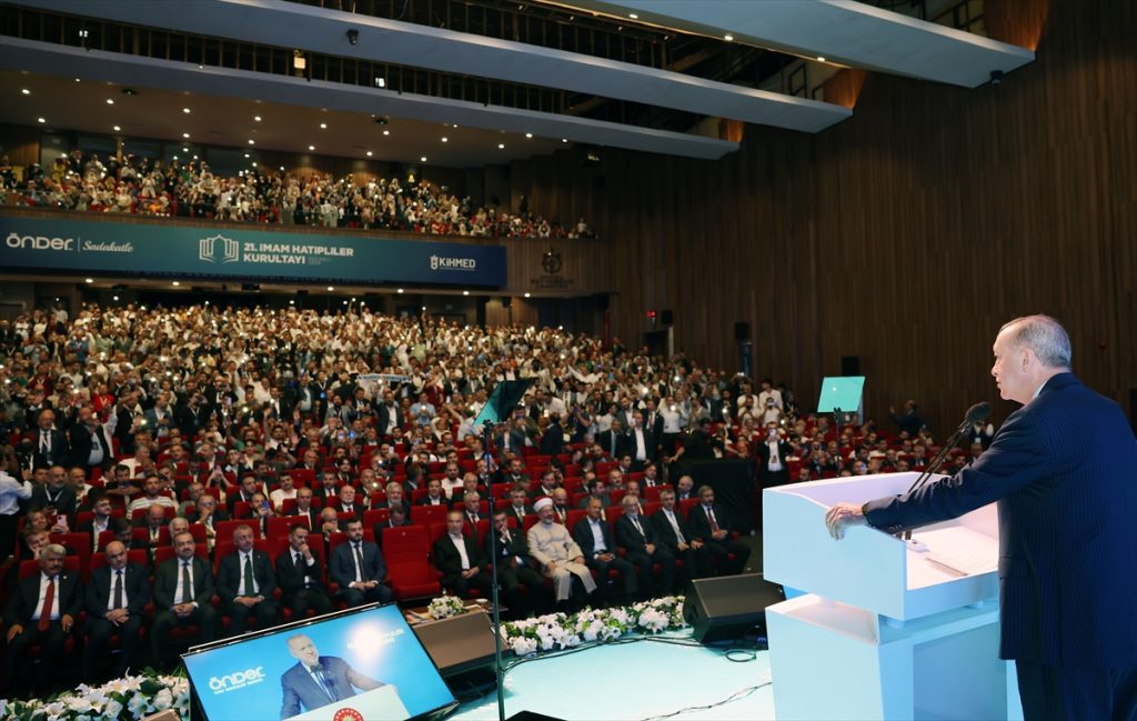 Erdoğan: Kılıçları Kime Çekiyorsunuz?