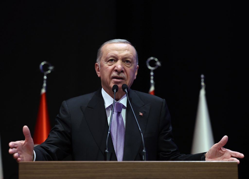 Erdoğan'dan Özel'e: Millete Hakaret Edeni Onur Konuğu Yaptı