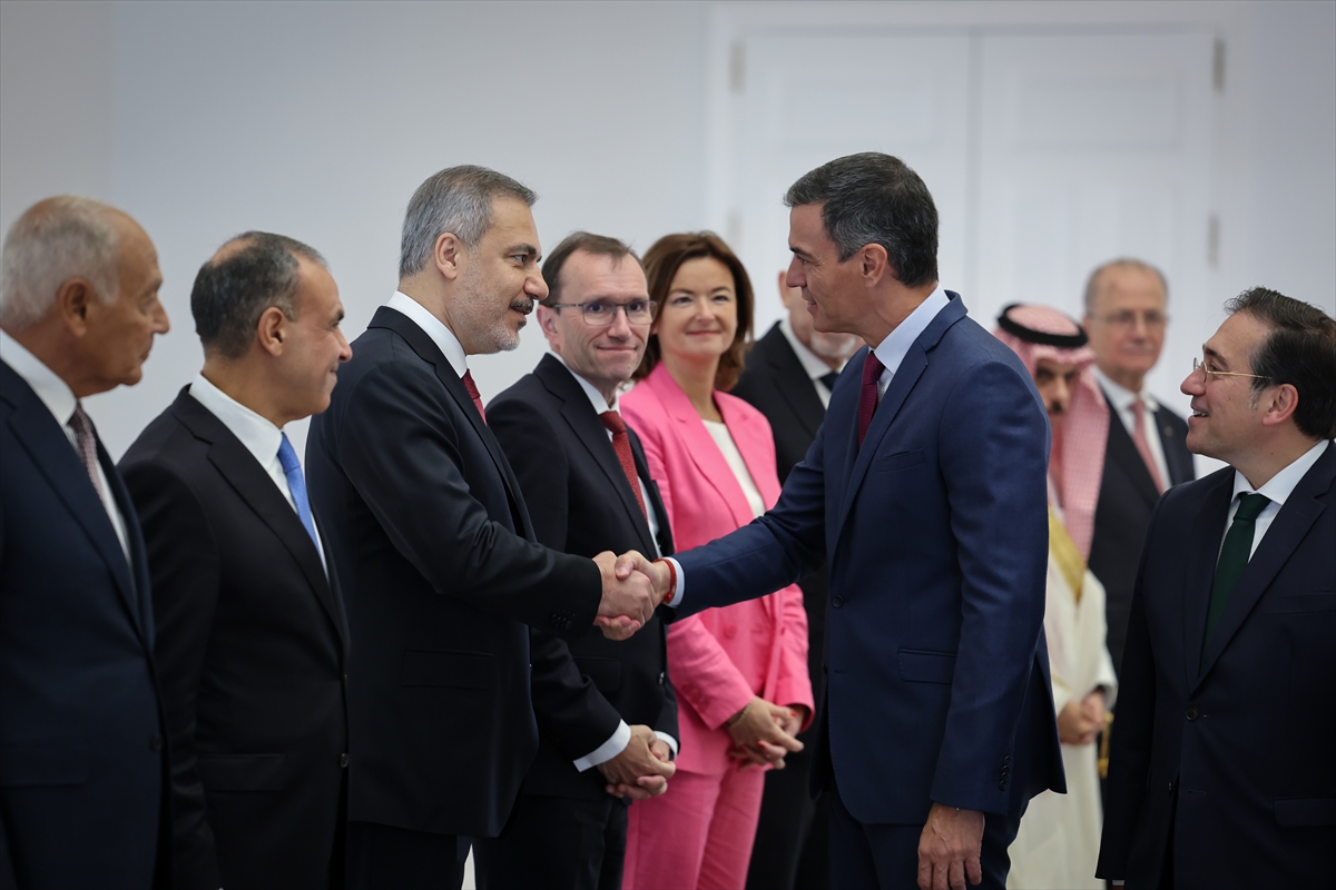 Dışişleri Bakanı Hakan Fidan, İspanya Başbakanı Pedro Sanchez ile İspanya’nın