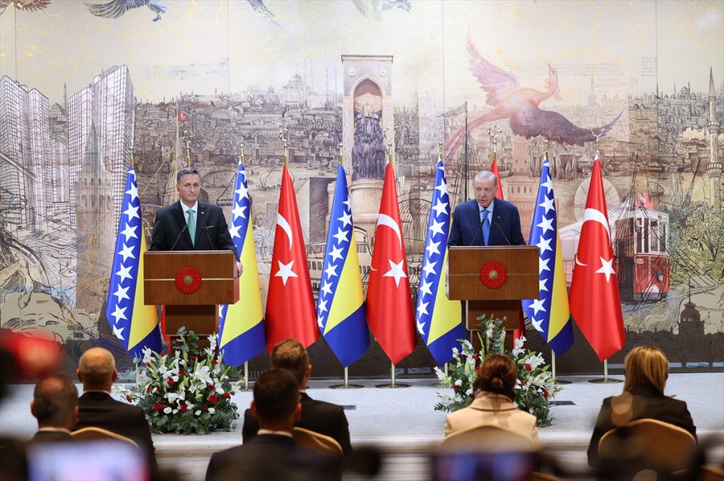 Bosna'da Yaşanabilecek Bir Menfi Gelişme Tüm Balkanlara Tehdit