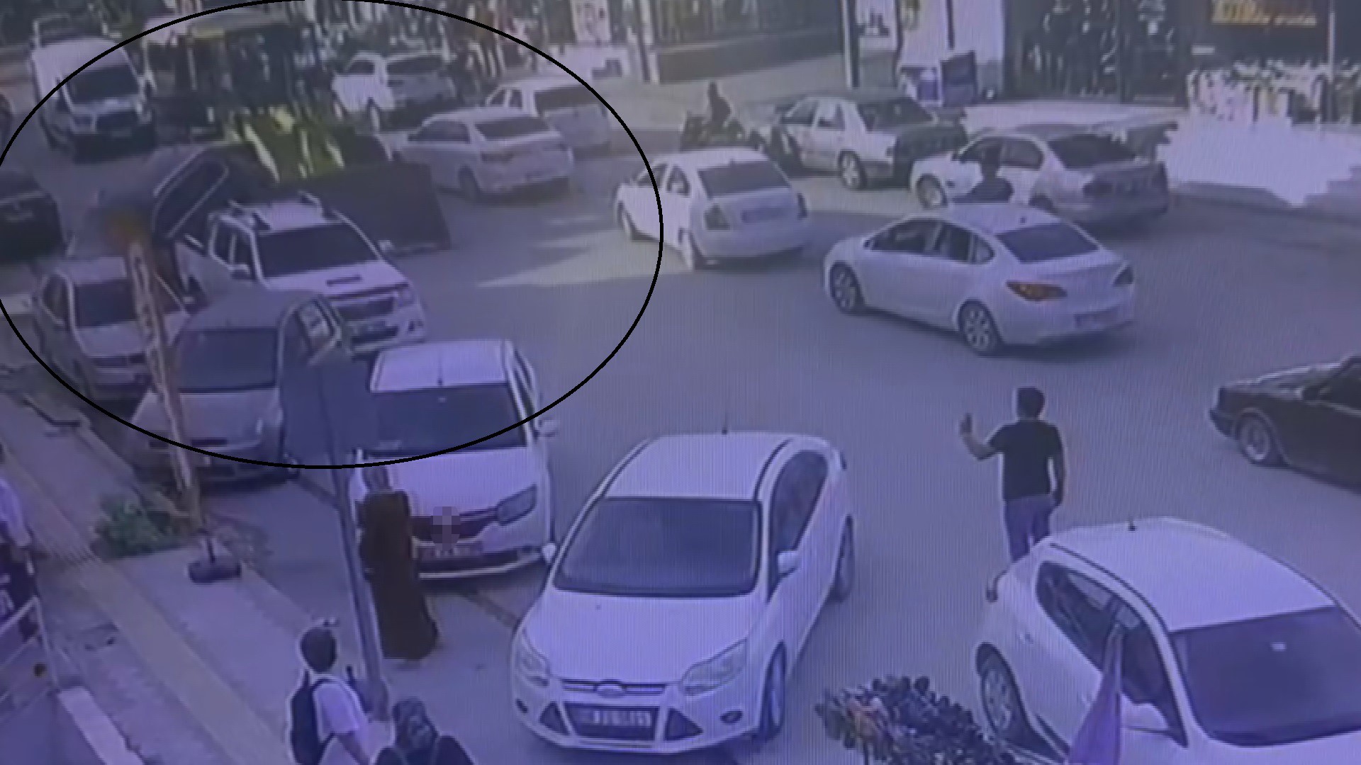Kaza, Antakya ilçesi Akasya Mahallesi’nde yaşandı. Trafikte seyir halinde olan