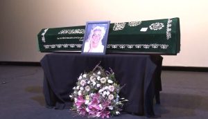 Oyuncu Ahu Tuğba, ABD’de birlikte yaşadığı kızı Anjelik Calvin’in evinde