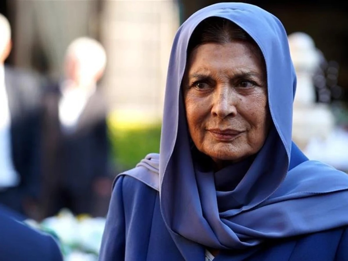 Afra Saraçoğlu'nun Şerif Sezer'le Çekilen Fotoğrafı Alay Konusu Oldu