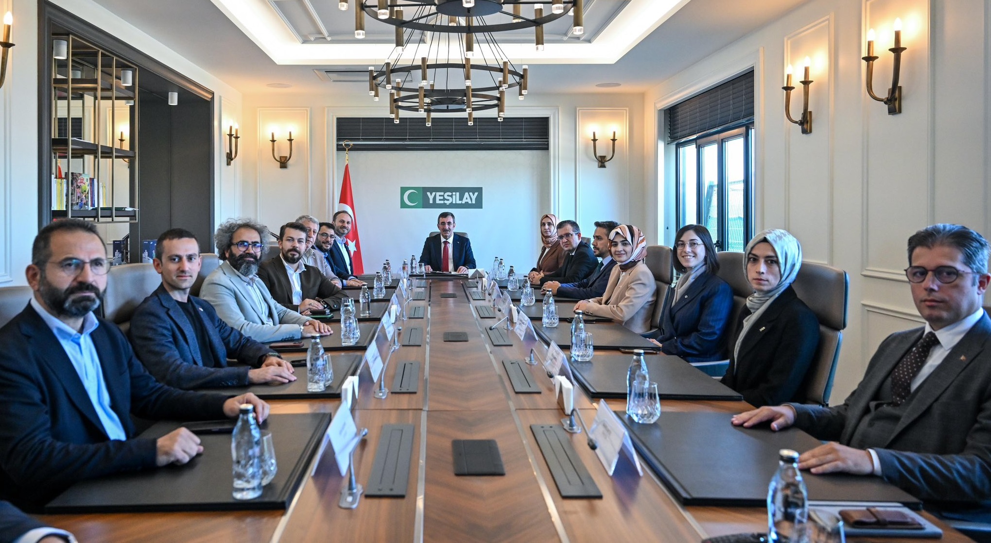 Cumhurbaşkanı Yardımcısı Cevdet Yılmaz, Yeşilay’ı ziyaret etti. Yılmaz, Yeşilay’ın faaliyetlerine