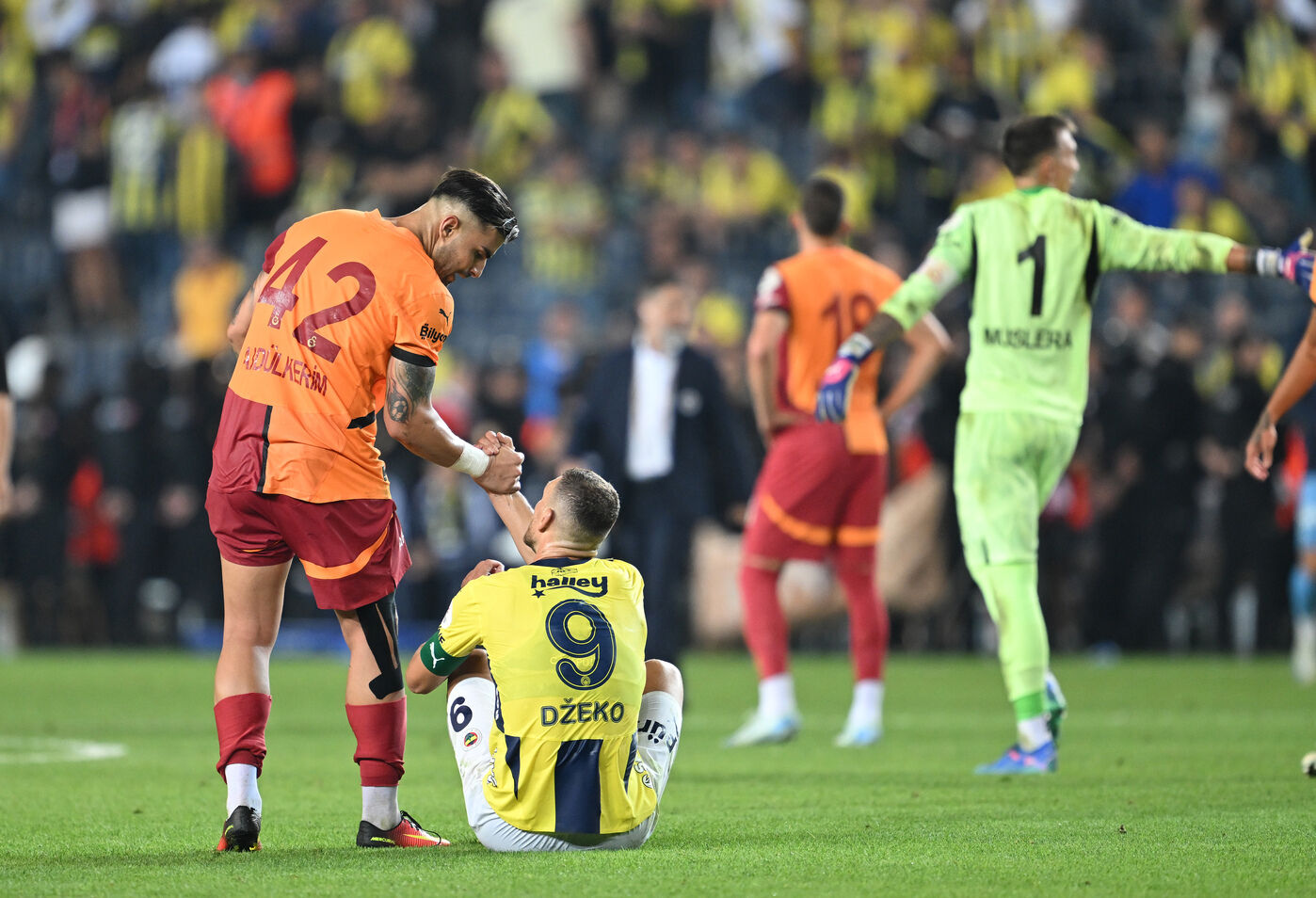 Fenerbahçe-Galatasaray Derbisi Ardından Spor Yazarlarından Olay Yorumlar! Bakın Neler Dediler?