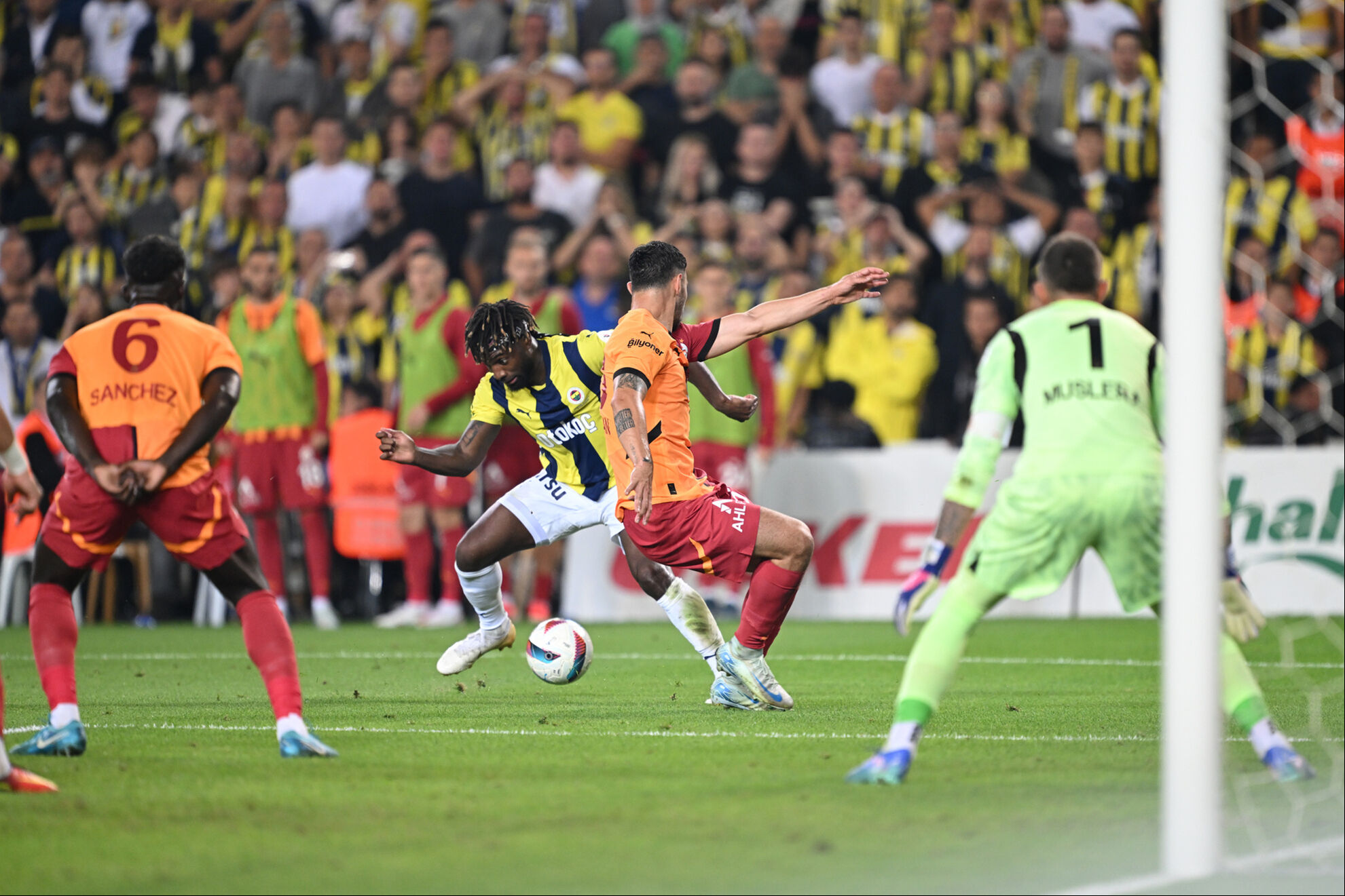 Fenerbahçe-Galatasaray Derbisi Ardından Spor Yazarlarından Olay Yorumlar! Bakın Neler Dediler?