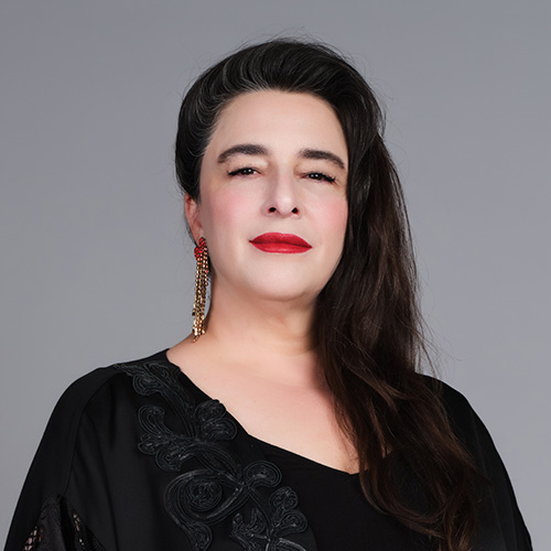 Siyah Kalp Hikmet'i Esra Dermancıoğlu Kimdir? Esra Dermancıoğlu'nun Canlandırdığı Karakter Hakkında Detaylar
