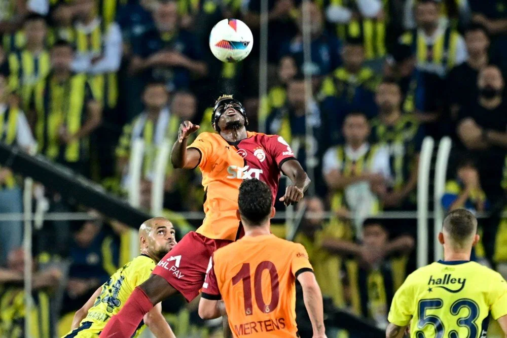 Fenerbahçe-Galatasaray Derbisi Dünya Basınında: "Osimhen, Mourinho'yu Nakavt Etti!"