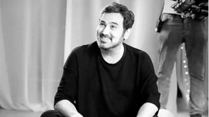 Yönetmen, şarkıcı Metin Arolat’tan acı haber geldi. Kozyatağı’nda sahne alan