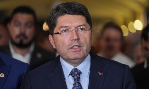 AK Parti TBMM Grup Toplantısı öncesinde gazetecilerin sorularını yanıtlayan Tunç,