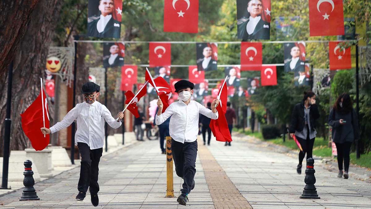 29 Ekim 2024'te Bankalar Noterler Açık mı, Okullar Yarım Gün mü, Özel Sektör Tatil mi, Toplu Taşıma Ücretsiz mi?