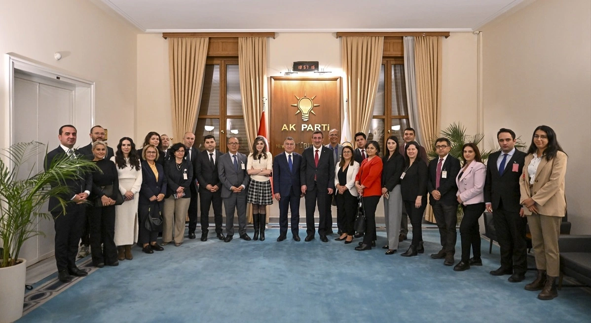 Cumhurbaşkanı Yardımcısı Cevdet Yılmaz, bütçe sunumunun ardından habercilerle bir araya
