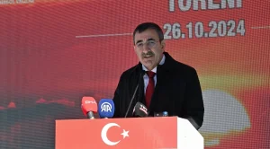 Cumhurbaşkanı Yardımcısı Yılmaz, Bingöl ziyareti kapsamında Karlıova Hükümet Konağı önünde