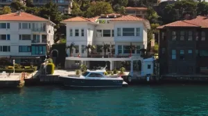 Star TV ekranlarında izleyiciyle buluşan Yalı Çapkını dizisi, güçlü oyuncu