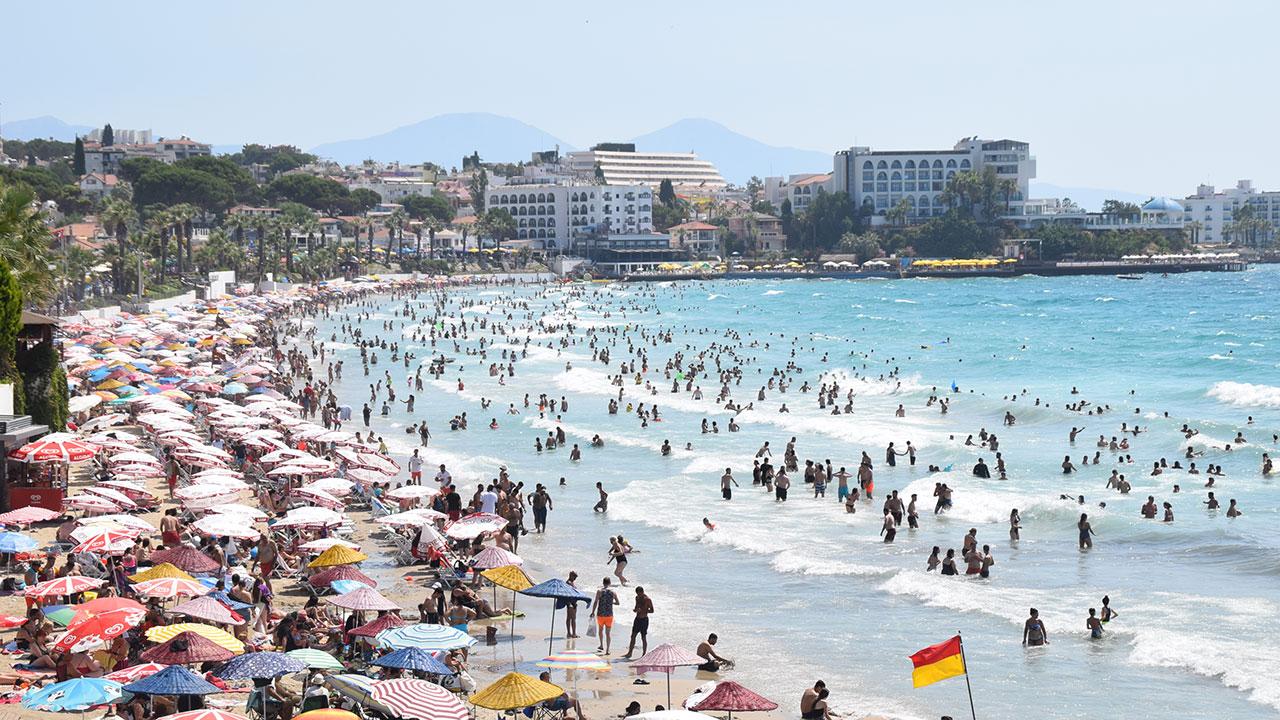 Derneğin geleneksel aylık toplantısı, Belek Turizm Merkezi’ndeki bir otelde gerçekleştirildi.