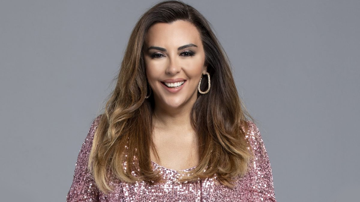   Aslı Hünel, Türk sanat müziği ve televizyon dünyasının parlayan