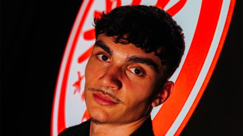   Futbol dünyasında adını hızla duyuran genç yeteneklerden biri olan
