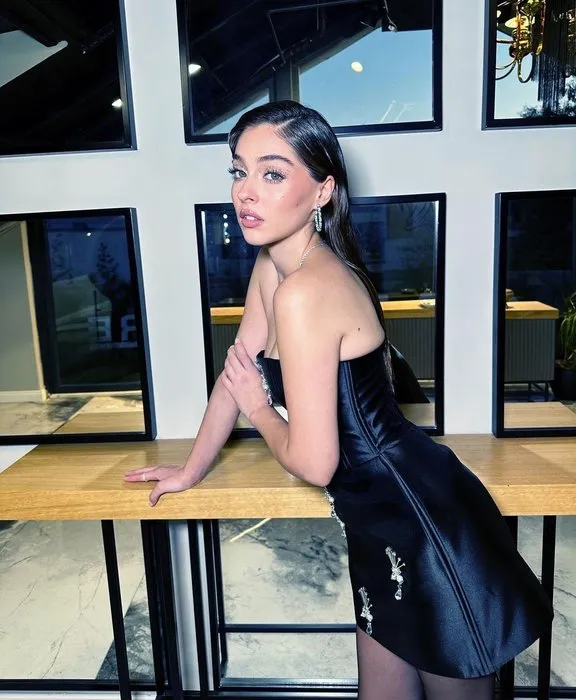 Leyla Dizisinin Leyla'sı Kimdir, Gerçek Adı Nedir? Cemre Baysel Boyu, Kilosu, Yaşı, Sevgilisi Kim ve Hangi Dizilerde Oynadı?