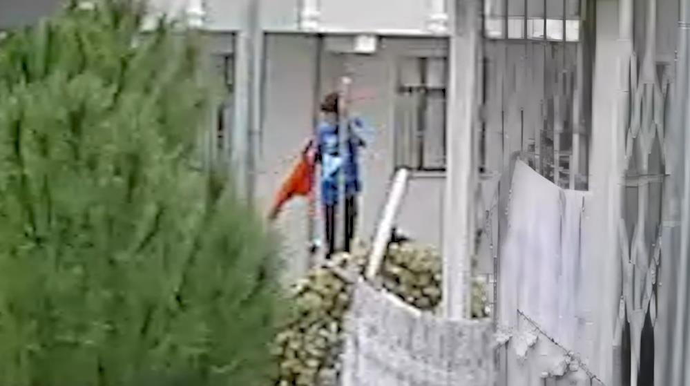 çocuk bayrak polis 3
