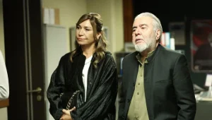 Demet Akbağ kimdir? Demet Akbağ, Türkiye’nin usta oyuncularından biri olarak