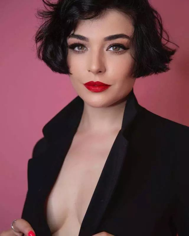Leyla Dizisi Nur Kimdir, Gerçek Adı Nedir? Gonca Vuslateri Boyu, Kilosu, Kaç Yaşında, Evli mi ve Hangi Dizilerde Oynadı?