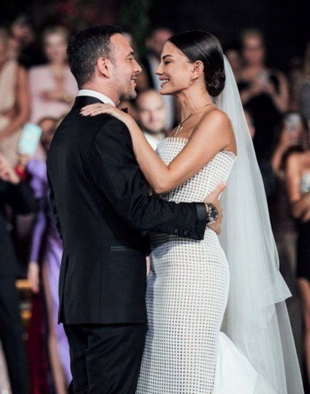 Oğuzhan Koç ve Hazal Subaşı El Ele! Yeni Aşk İlk Kez Görüntülendi