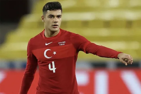   Türk futbolunun son yıllarda yetiştirdiği en yetenekli stoperlerden biri