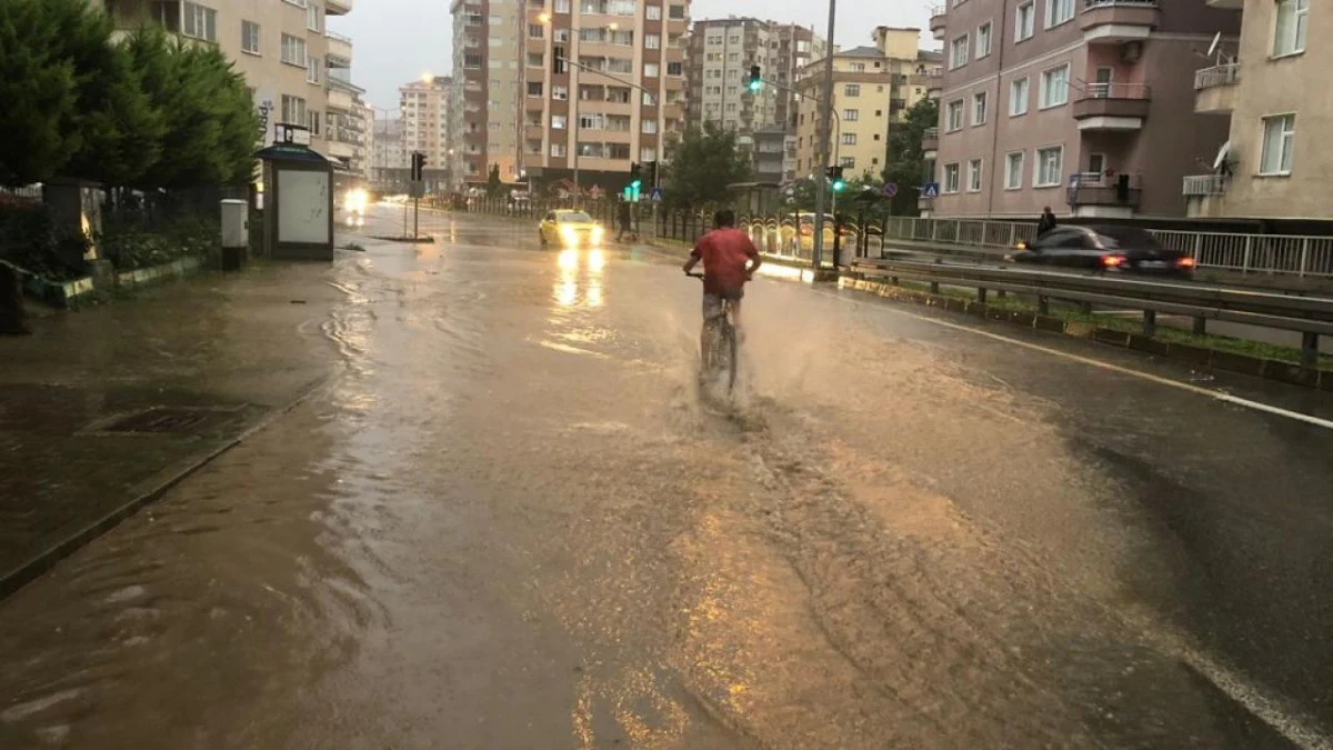 Meteoroloji'den Kritik Uyarı: 10 İl İçin Sarı Kod! Kuvvetli Yağış ve Sel Tehlikesi Kapıda Meteoroloji'den Kritik Uyarı: 10 İl İçin Sarı Kod! Kuvvetli Yağış ve Sel Tehlikesi Kapıda