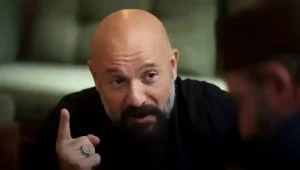 Tolga Tekin kaç yaşında? Tolga Tekin, tiyatro sahnelerinde gösterdiği başarıyı