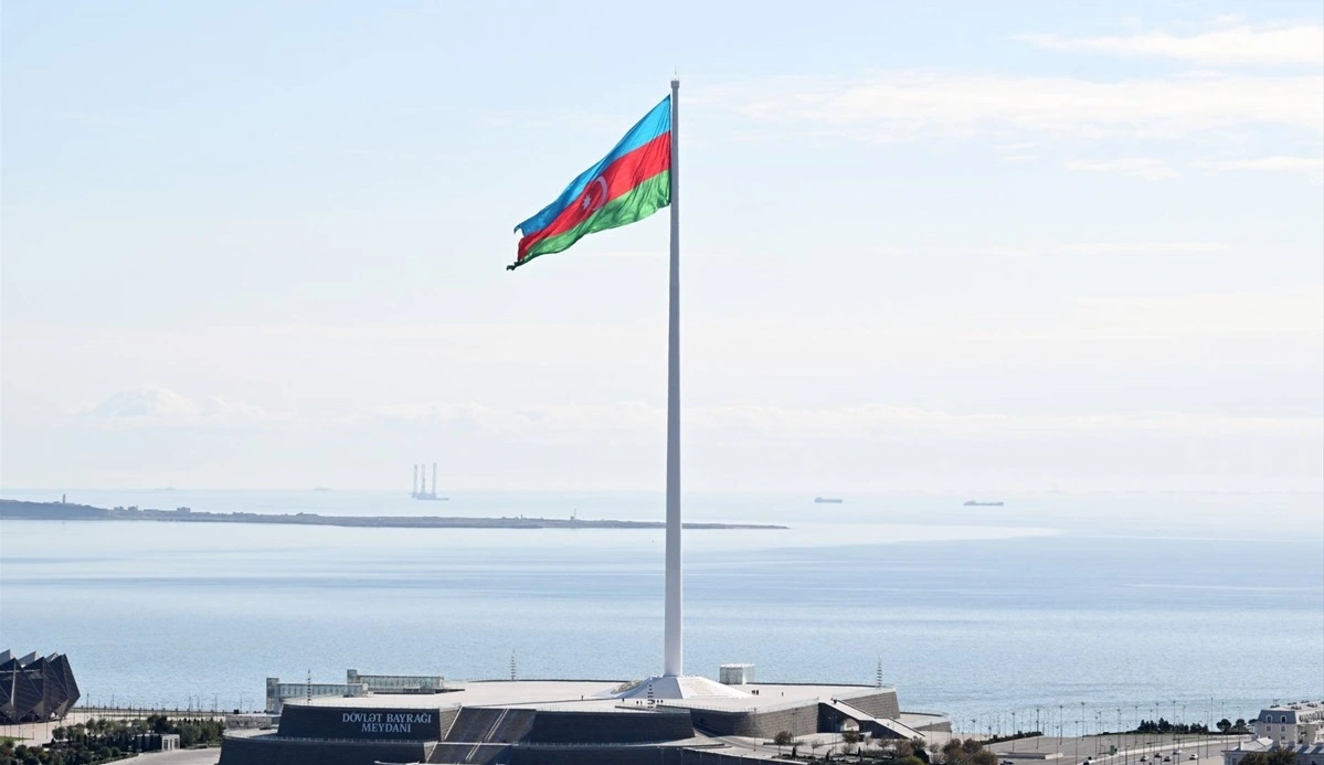 Bayrak Meydanı’nda yapılan tadilatın ardından dün Cumhurbaşkanı İlham Aliyev tarafından