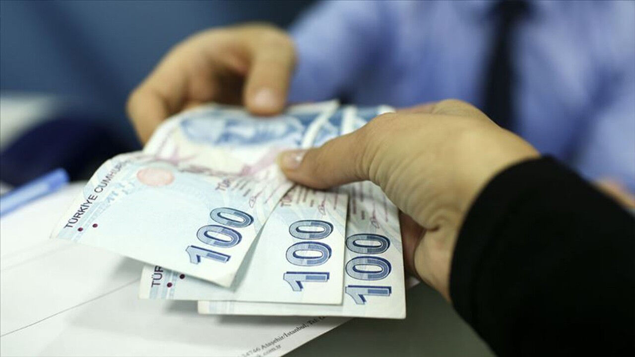 Gözler milyonlarca çalışanı ilgilendiren asgari ücret görüşmelerinde. 2025 yılı asgari