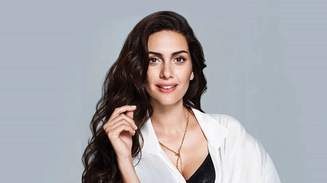 Annem Ankara Dizisi Zuhal Sodaşlı Kim, Gerçek Adı Ne? Bergüzar Korel Alevi mi, Babası Nereli, Kiminle Evli, Kaç Çocuğu Var, Kaç Yaşında, Eşiyle Arasındaki Yaş Farkı Kaç, Hangi Dizilerde Oynadı?