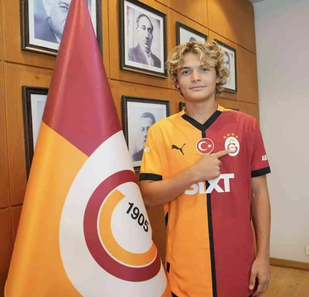 Efe Akman Biyografisi: Abisi Kim, Çocuğu Var mı, Boyu, Kilosu, Kaç Yaşında, Aslen Nereli, Hangi Takımda Oynadı, Mevkisi Nedir?