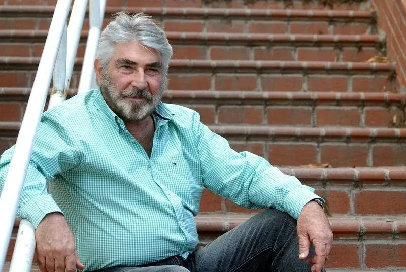   Türk sinema, tiyatro ve dizi dünyasının usta isimlerinden biri
