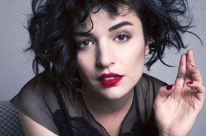 Türkiye’nin sevilen oyuncularından biri olan Gonca Vuslateri, başarılı kariyeri ve