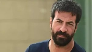 Usta oyuncu İsmail Demirci, Esas Oğlan dizisiyle ekranlara dönüyor. Hayatı,