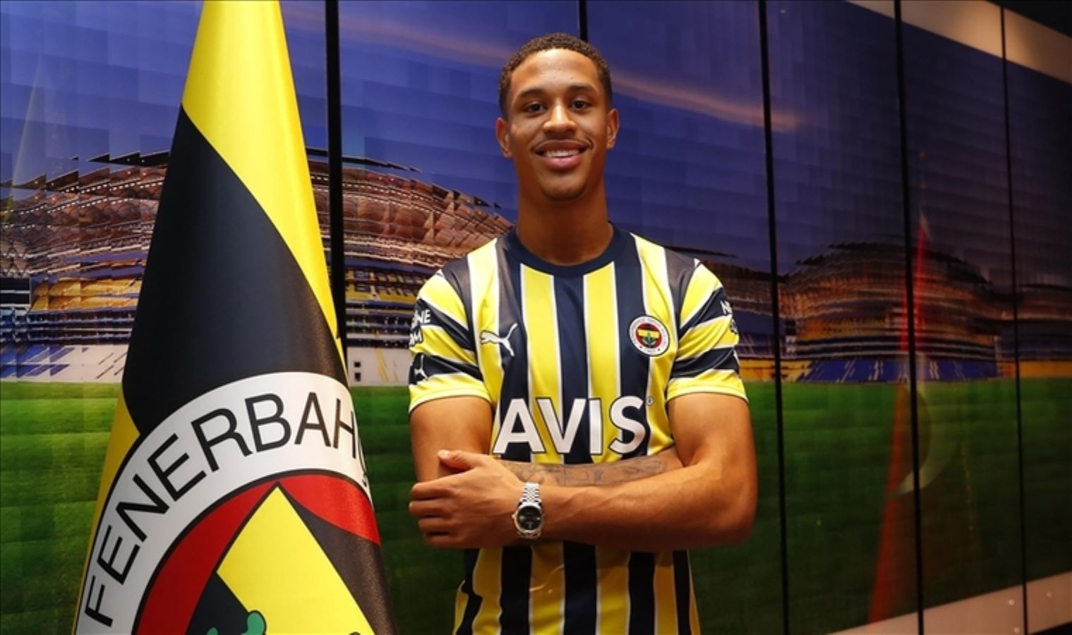 Fenerbahçe‘nin son dönemde kadrosuna kattığı genç yeteneklerden biri olan Jayden Oosterwolde,