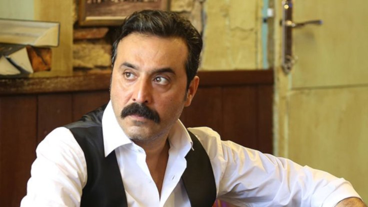   Türk televizyon ve sinema dünyasının başarılı oyuncularından biri olan