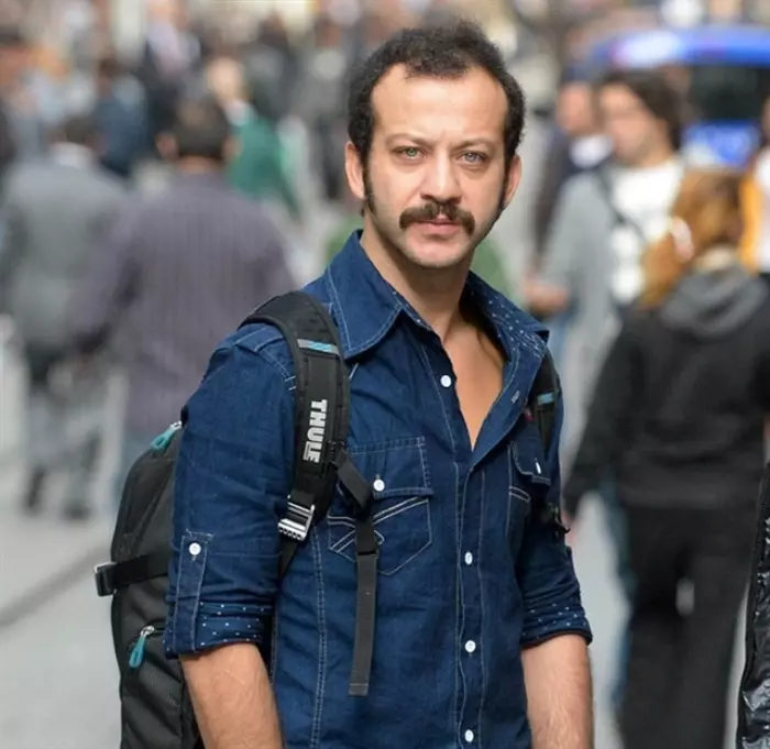 Rıza Kocaoğlu Esas Oğlan Dizisinde mi, Aslen Nereli, Alevi Mi, Kaç Yaşında, Boyu Kaç, Hangi Dizi ve Filmlerde Rol Aldı?