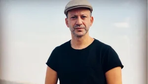 Rıza Kocaoğlu, Esas Oğlan dizisiyle ekranlara dönüyor! Başarılı oyuncunun hayatına