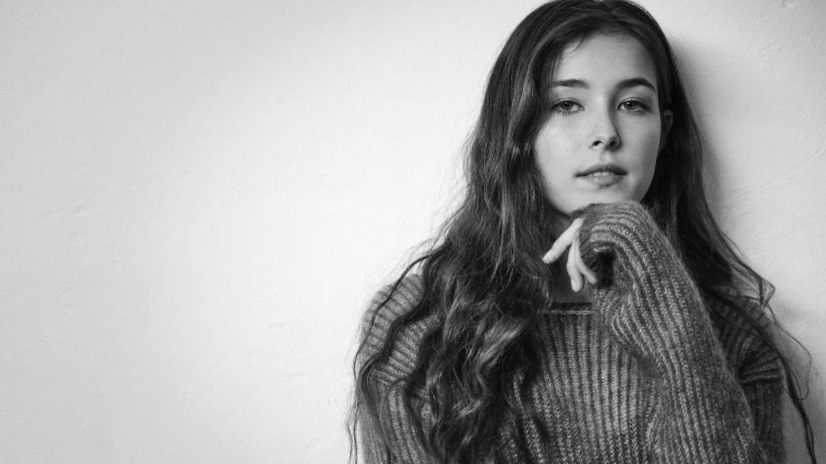 Tuğba Sunguroğlu, Türk televizyon ve sinema sektöründe dikkat çeken genç