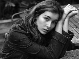 &nbsp; Holding dizisinde Aydan karakterini canlandıran Tuğba Sunguroğlu hakkında merak