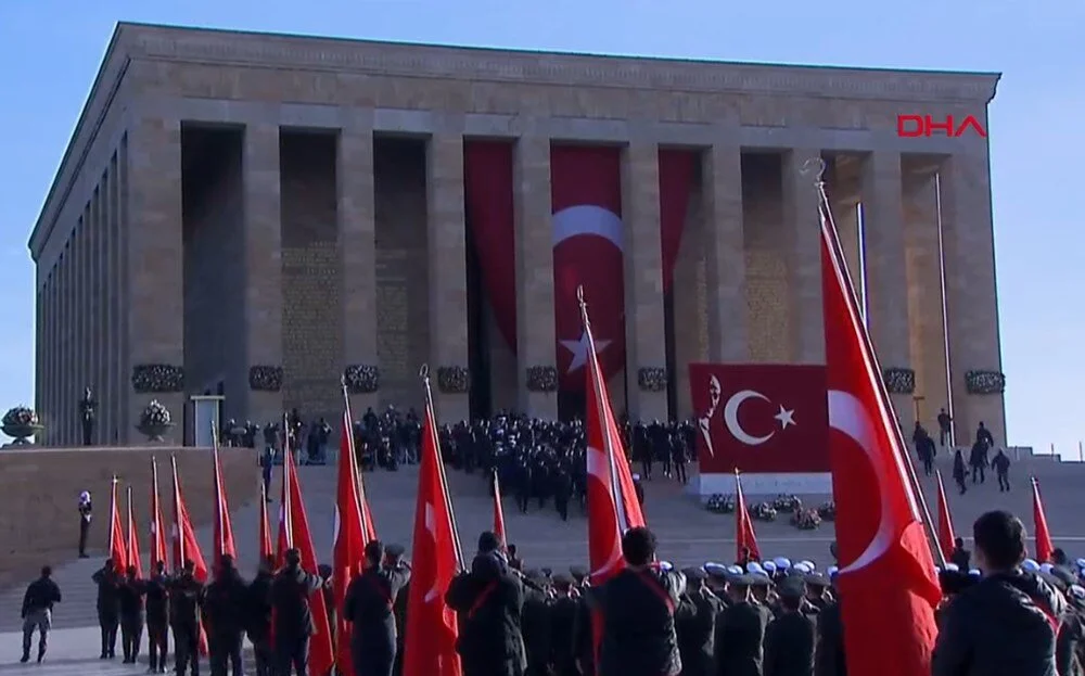 Cumhurbaşkanı Erdoğan'dan 10 Kasım'da Anlamlı Mesaj: "Durmadan Yürüyeceğiz" 