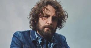 &nbsp; Suç, kara komedi ve neo-noir türlerini bir araya getiren