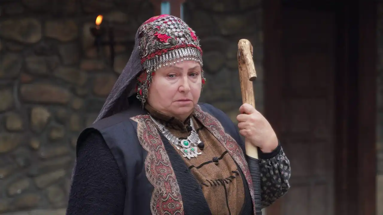 Gizli Bahçe Nurşen kimdir? Gizli Bahçe Nurşen gerçek adı ne, kaç yaşında? Gizli Bahçe oyuncuları Gizli Bahçe Nurşen kimdir