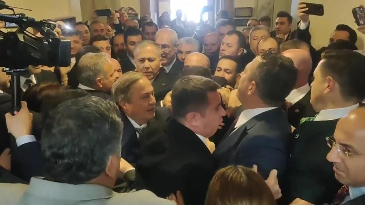 Türkiye Büyük Millet Meclisi’nde düzenlenen bütçe görüşmelerinde CHP’li milletvekilleri, İçişleri