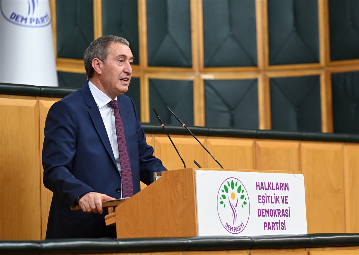 DEM Parti Eş Genel Başkanı Tuncer Bakırhan, MHP lideri Devlet