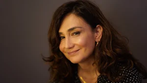 Devin Özgür Çınar kimdir? Devin Özgür Çınar, Türk televizyon ve