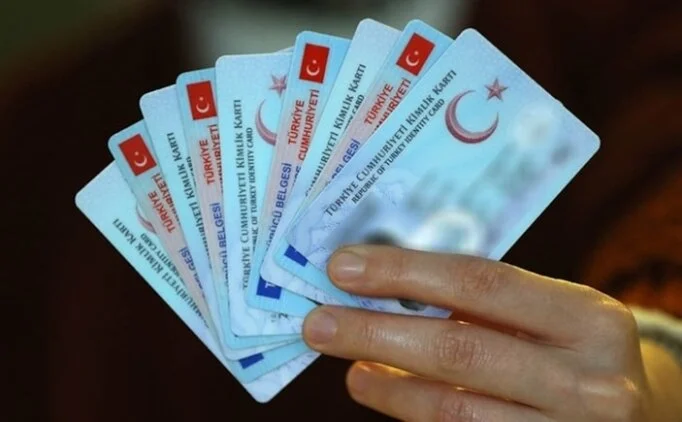 EHLİYET YENİLEME SÜRESİ: Uzatıldı mı? Yeni Ehliyet Nasıl Çıkartılır? 2024 Yenileme Ücreti Kaç TL?