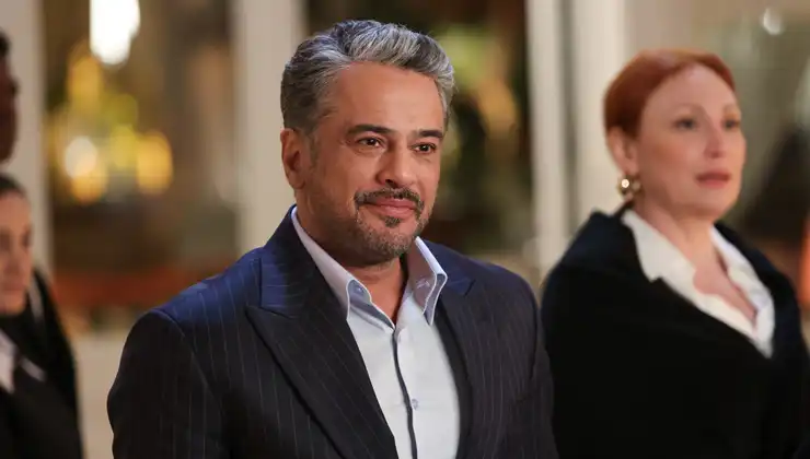 Emre Altuğ kimdir